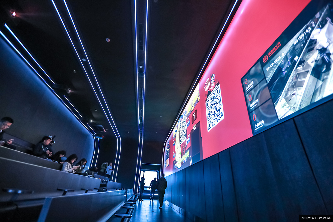 海底捞首席战略官周兆呈介绍,海底捞智慧餐厅推出的"私